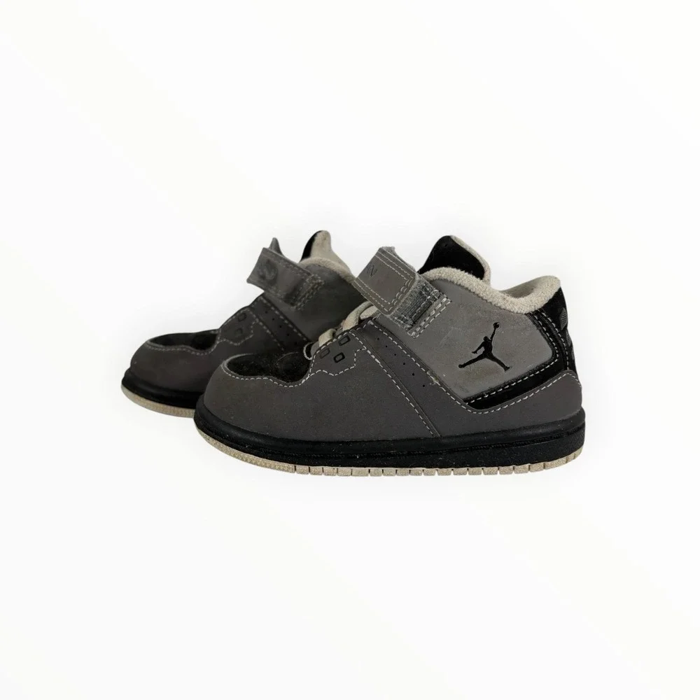 Black & White product pair